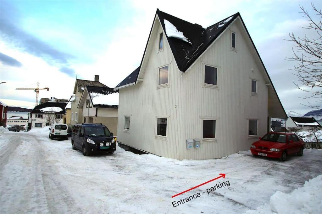 Sentral Leilighet Med 3 Soverom Harstad Extérieur photo