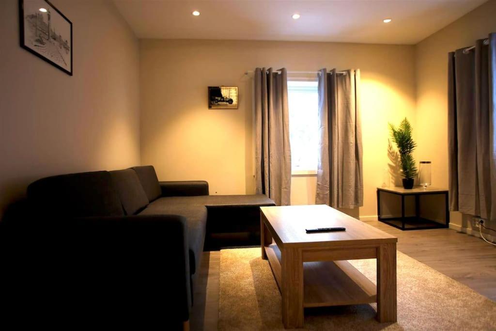 Sentral Leilighet Med 3 Soverom Harstad Extérieur photo